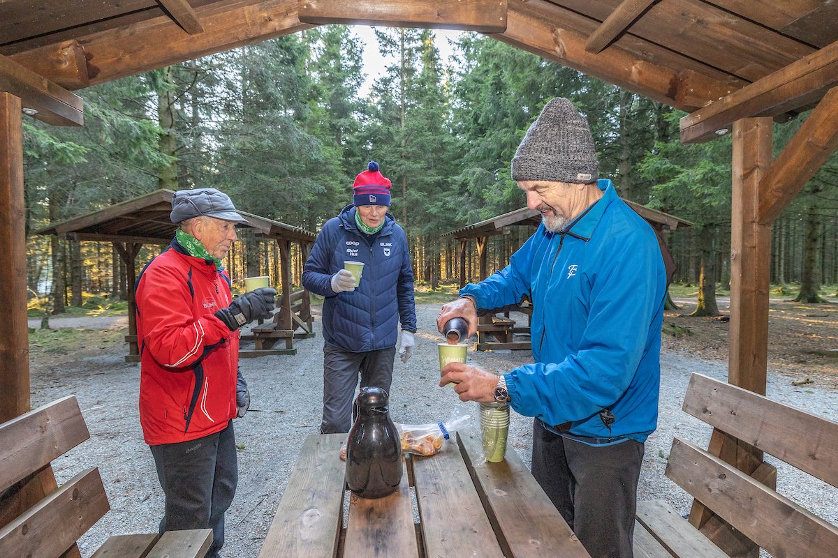 Melshei turområde utenfor Sandnes. Vi blir med Odd Andersen (lys blå jakke), Sigurd Holm Sirevåg (rød jakke) og Thorleif Larsen© Fredrik Naumann/Felix Features