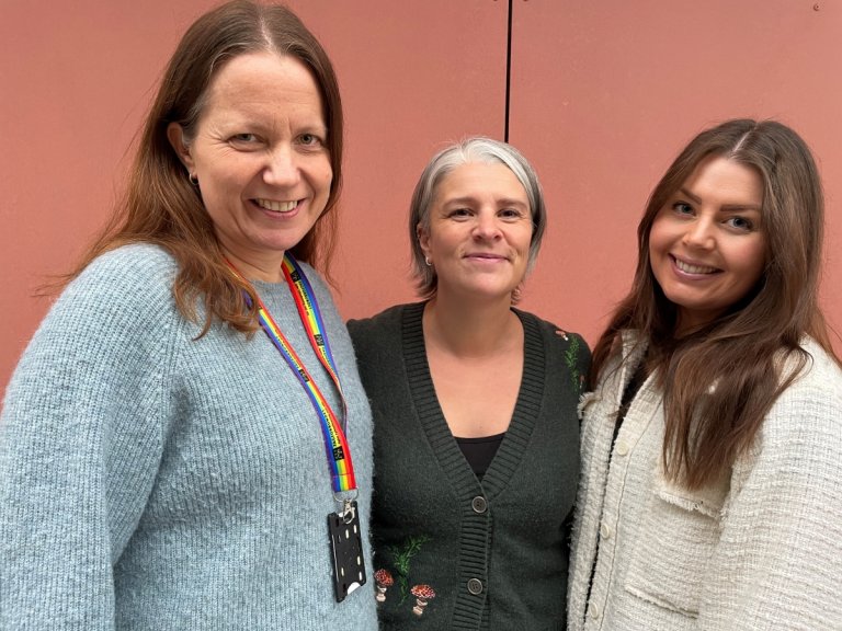 Inger Margrete, Ingunn og Kristina står side om side