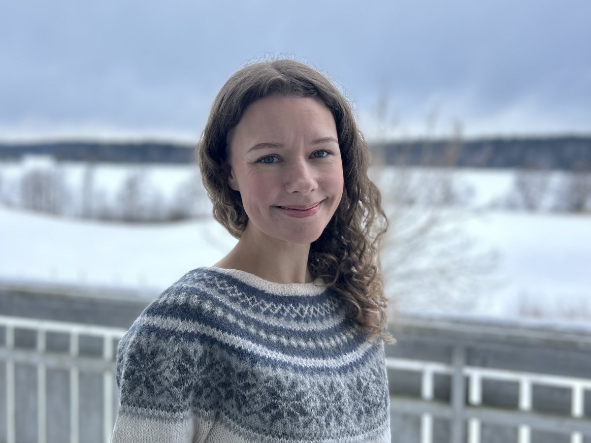 Utendørsportrett av Mari