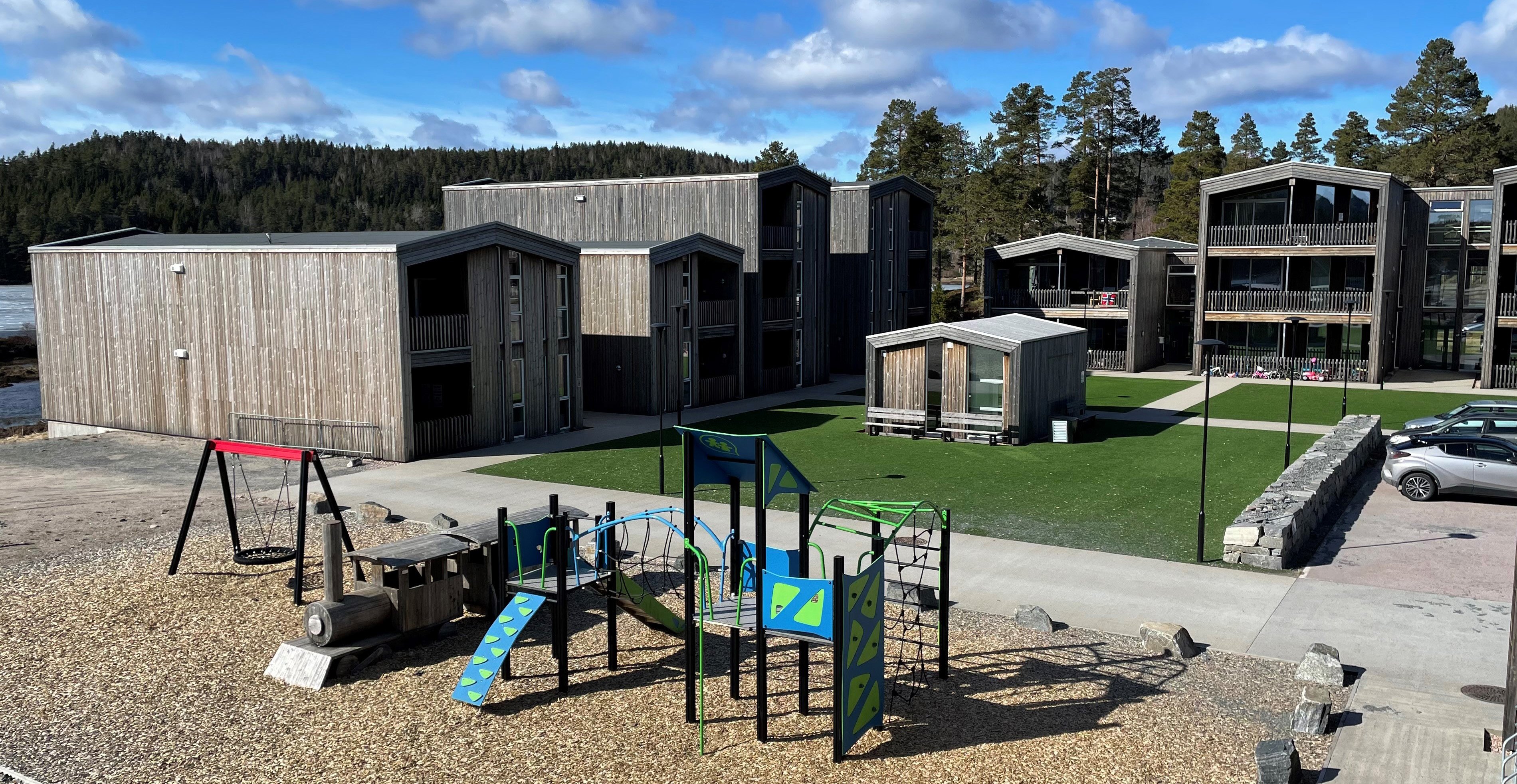 Boligtun med rekkehus, lekeplass og uteområder