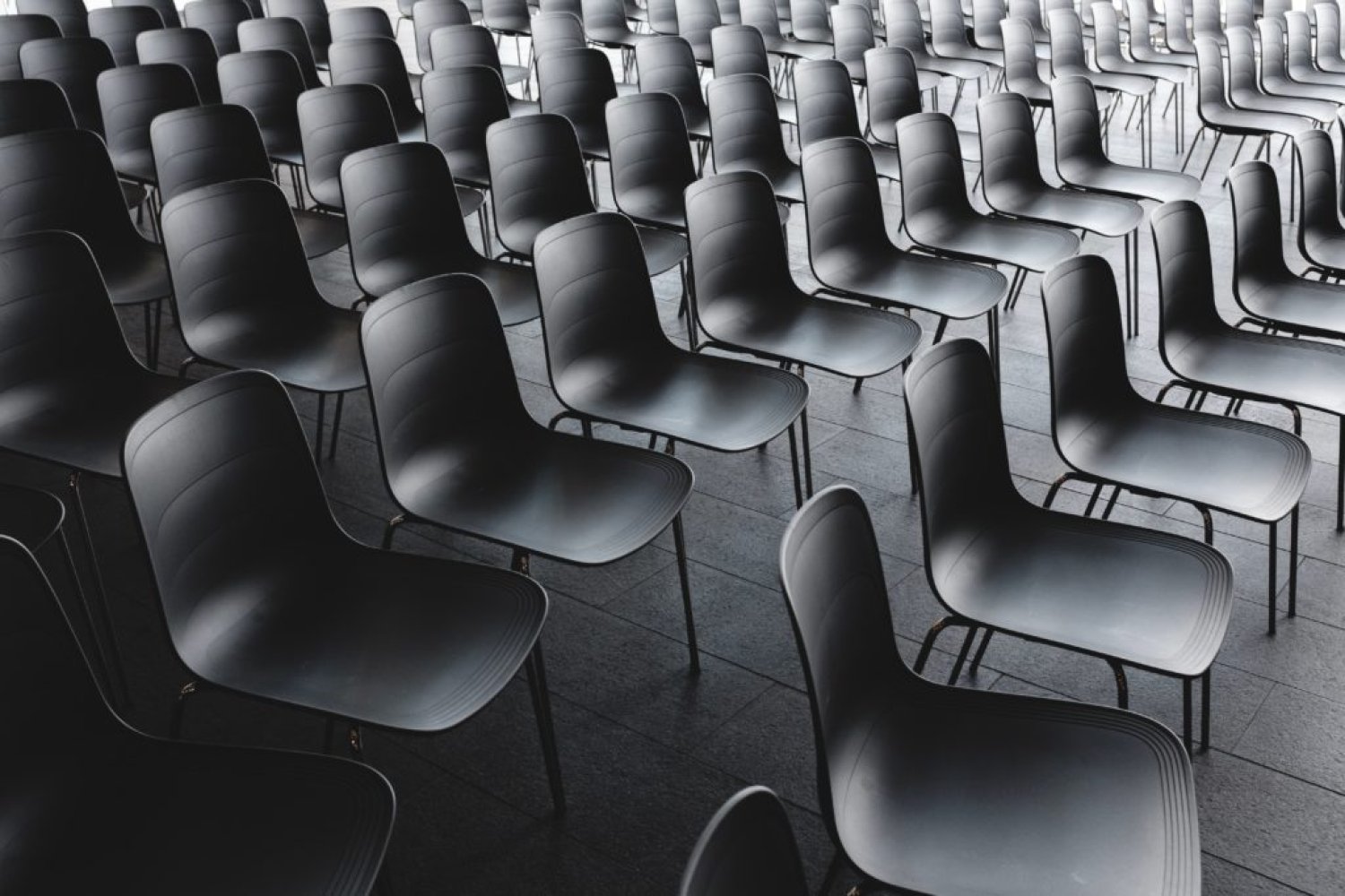 Kommunene har vært tvunget til å tenke nytt for å få innsikt i innbyggernes ønsker og behov når mulighetene for de fysiske møtene har vært begrenset det siste året (Foto: Jacobsson/Unsplash)